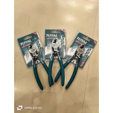 Kìm Cắt Cáp Điện Total THT11561 6