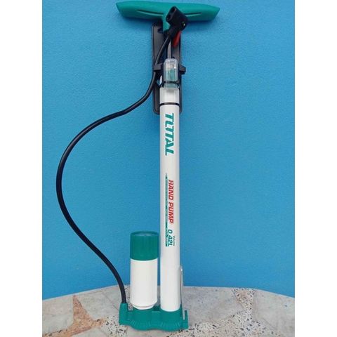 (AT8) Dụng cụ nạp hơi dùng tay 140Psi TOTAL TMPP3811 có đồng hồ hiển thị áp suất