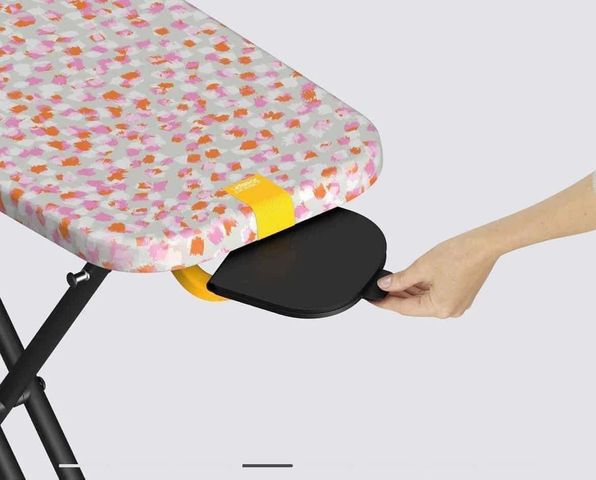 Bàn ủi điều chỉnh chiều cao Joseph Joseph Glide 50027 - Thiết kế gọn nhẹ, chân đế độc đáo, lý tưởng cho việc giặt giũ và chăm sóc quần áo.