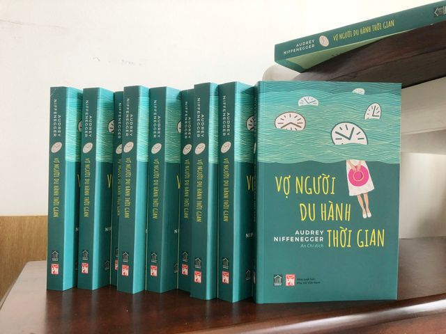 Vợ Người Du Hành Thời Gian - Tiểu Thuyết Lãng Mạn Nổi Tiếng của Audrey Niffenegger - Câu Chuyện Cảm Động Vượt Thời Gian