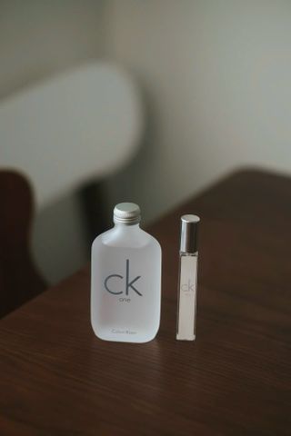 Nước Hoa Calvin Klein CK One Unisex 100ml - Hương Cam Chanh Tươi Mát, Thanh Lịch, Phong Cách Cổ Điển, Eau De Toilette