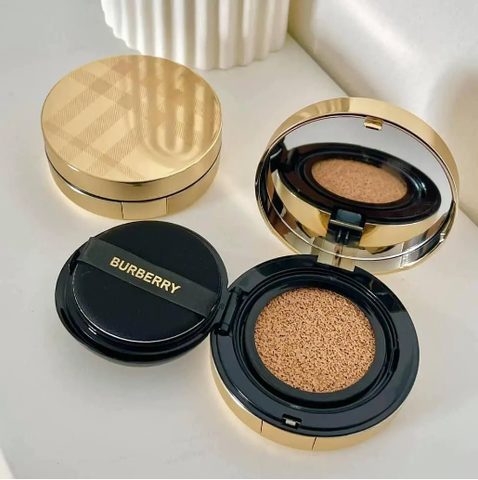 Phấn nước Burberry Ultimate Glow 40 light cool 296587
