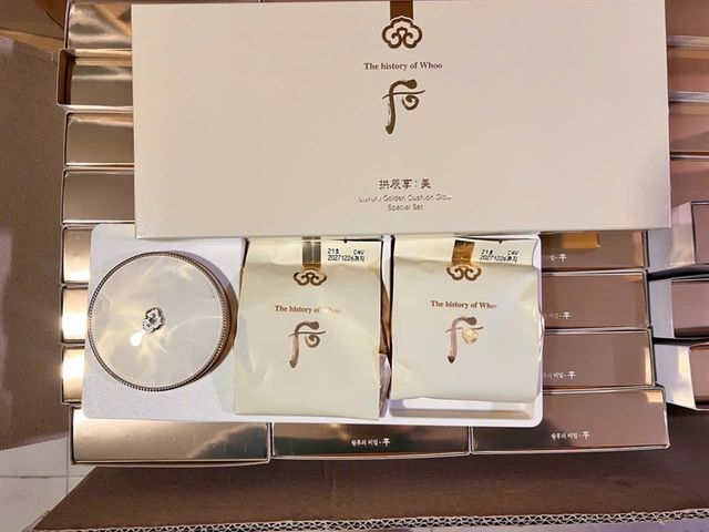 Sét Phấn Nước Whoo Luxury Golden Cushion Glow Special (Kèm 2 Lõi) - Trang Điểm Tự Nhiên và Độ Che Phủ Tuyệt Hảo