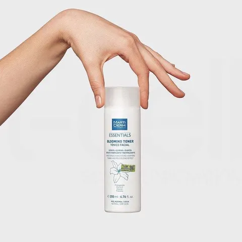 Nước Cân Bằng Dưỡng Ẩm MartiDerm Essentials Blooming Toner 200ml - Giúp Làm Sáng, Làm Dịu Da Thường Đến Khô, Tươi Mát như Hoa Nở Rộ