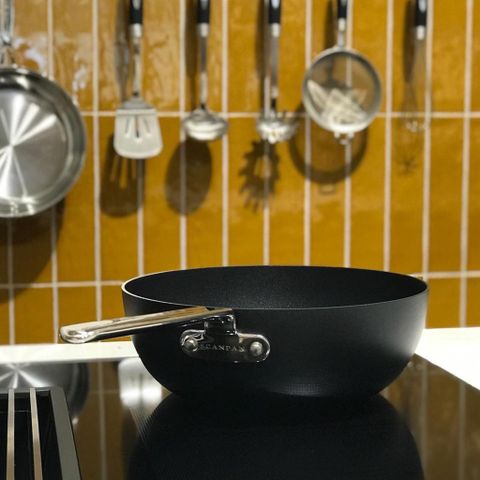 Chảo chống dính Scanpan TechnIQ 26cm - Chất liệu cao cấp, bảo hành 3 năm, thiết kế chuyên nghiệp, dễ vệ sinh, dùng cho mọi loại bếp.