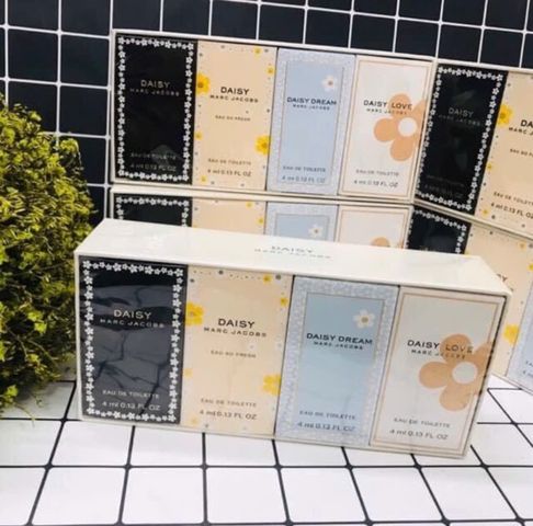 Set Nước Hoa Mini Daisy Marc Jacobs - Gồm 4 Chai 4ml, Hương Thơm Nữ Tính, Dễ Mang Theo, Quà Tặng Thời Trang