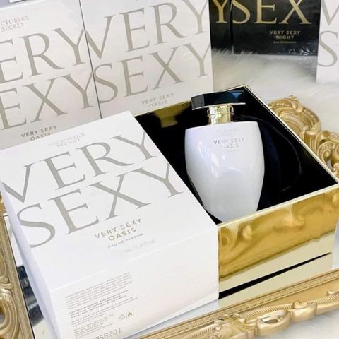 Nước hoa Victoria's Secret Very Sexy Oasis Edp 100ml - Hương thơm quyến rũ từ trái cây và hoa cỏ, thiết kế sang trọng, hoàn hảo cho những dịp đặc biệt.