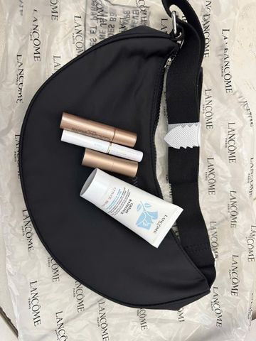 Set Quà Tặng Chăm Sóc Da Lancome - Túi Xách, Sữa Rửa Mặt 50ml, Mascara Nối Mi Dài Cực Đại, Son Thỏi Mini Màu 274