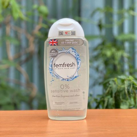 Dung dịch vệ sinh phụ nữ Femfresh 0% Sensitive Wash 250ml - Cho da nhạy cảm, làm sạch nhẹ nhàng và tươi mát suốt 24h