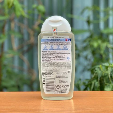 Dung dịch vệ sinh phụ nữ Femfresh 0% Sensitive Wash 250ml - Cho da nhạy cảm, làm sạch nhẹ nhàng và tươi mát suốt 24h