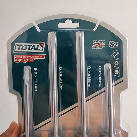 Bộ 4 Tua Vít Bake & Dẹp Total TKSDS0426 - Dụng Cụ Cầm Tay Chất Lượng Cao, Tay Cầm Nhựa Êm, Phù Hợp Sửa Chữa Gia Đình