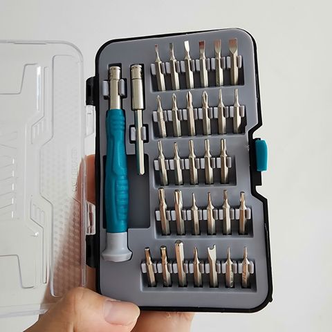 Bộ Tô Vít Sửa Điện Thoại 32 Chi Tiết Total THT250PS0321 - Đầu Vít Đa Dạng, Thép S2 Bền Chắc, Hộp Nhựa Gọn Gàng