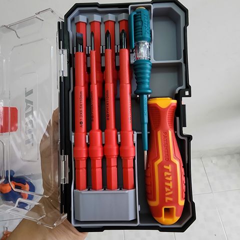 Bộ Tuốc Nơ Vít Cách Điện 10 Chi Tiết Total THTIS5106 - Dụng Cụ An Toàn Cho Thợ Điện và Sửa Chữa, Thép Hợp Kim Bền Bỉ