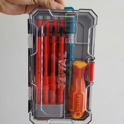 Bộ Tuốc Nơ Vít Cách Điện 10 Chi Tiết Total THTIS5106 - Dụng Cụ An Toàn Cho Thợ Điện và Sửa Chữa, Thép Hợp Kim Bền Bỉ