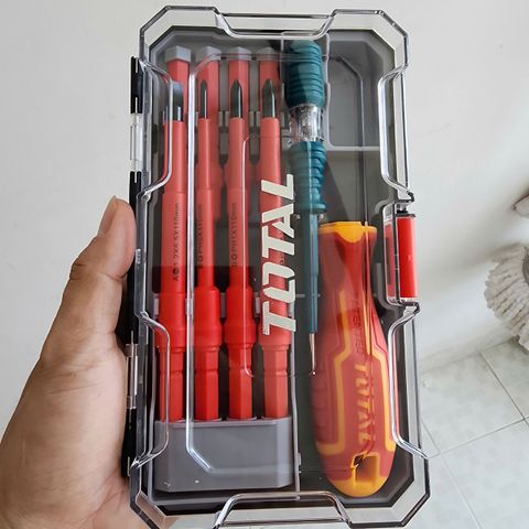 Bộ Tuốc Nơ Vít Cách Điện 10 Chi Tiết Total THTIS5106 - Dụng Cụ An Toàn Cho Thợ Điện và Sửa Chữa, Thép Hợp Kim Bền Bỉ