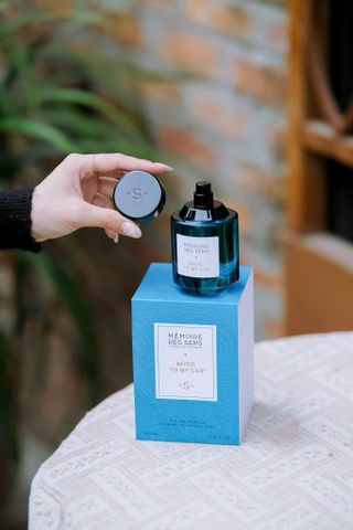Nước Hoa Unisex Memoire Des Sens Smell The Roses 100ml - Hương Hoa Hồng Tươi Mát, Độ Bám Hương Lâu Dài, Quà Tặng Tinh Tế