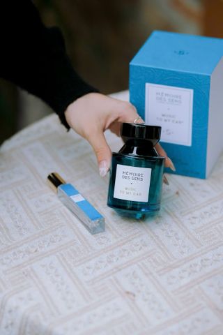 Nước Hoa Unisex Memoire Des Sens Smell The Roses 100ml - Hương Hoa Hồng Tươi Mát, Độ Bám Hương Lâu Dài, Quà Tặng Tinh Tế