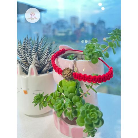 Vòng Tay Hoa Sen Trầm Hương Chỉ Đỏ - Trang Sức Phong Thủy May Mắn Tài Lộc Cho Nữ