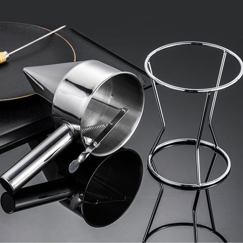 Phễu inox rót bột có giá đứng và tay cầm tiện dụng - Dụng cụ làm bánh chuyên nghiệp cho nhà bếp 130x200mm (TV664)