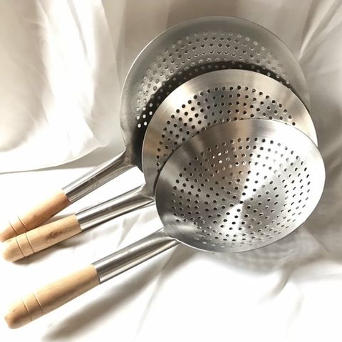 Vợt Vớt Xương Cao Cấp Cán Gỗ - Dùng Vớt Rau Củ, Thức Ăn Chiên, Inox 304 Bền Đẹp - Đồ Dùng Bếp Chất Lượng Nhật Bản (TV145)