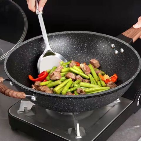 Chảo Chống Dính Sâu Lòng Có Nắp Đậy Trong Suốt, Tay Cầm Gỗ, Dụng Cụ Nhà Bếp An Toàn, Chất Liệu Bền Đẹp - TVKITCHEN (TV324)
