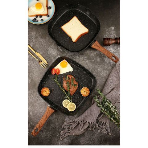 Chảo Gang Vuông Đá Vân - Chảo Bít Tết Cán Gỗ Có Mỏ Vịt Rót Dầu - Đáy Từ Đa Năng Nhà Bếp (TV613)