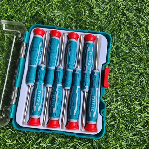 Bộ tua vít chính xác 8 chi tiết TOTAL THT250826 - Đầu thép Cr-V bền chắc, tay cầm chống trượt, lý tưởng cho sửa chữa điện thoại và thiết bị điện tử.