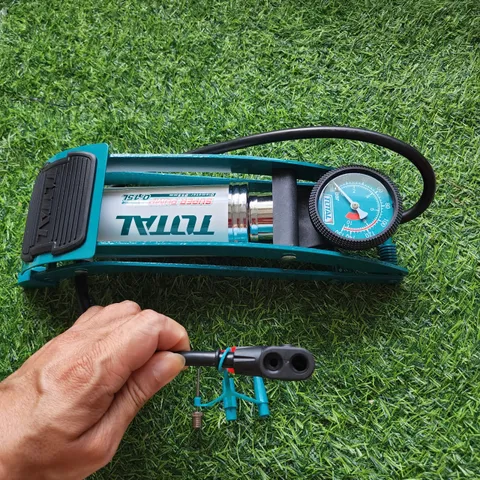 Bơm Hơi Đạp Chân Total TMPP5511 - Dụng Cụ Bơm Cho Xe Máy, Ô Tô, Xe Đạp, Thân Thép Chắc Chắn, Đồng Hồ Đo Áp Suất Chính Xác