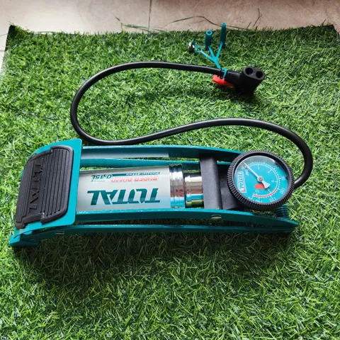 Bơm Hơi Đạp Chân Total TMPP5511 - Dụng Cụ Bơm Cho Xe Máy, Ô Tô, Xe Đạp, Thân Thép Chắc Chắn, Đồng Hồ Đo Áp Suất Chính Xác