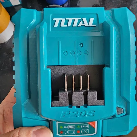 Đế sạc nhanh Total TFCLI20411 20V-4Ah - Sạc pin Lithium-Ion an toàn, hiệu suất cao, hàng chính hãng