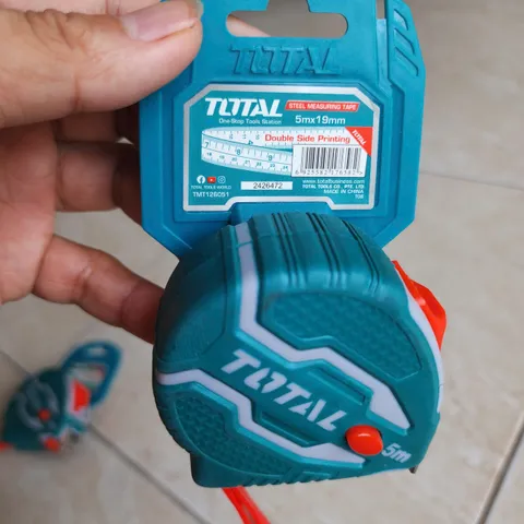 Thước cuộn thép Total TMT126051 5m - Dụng cụ cầm tay chính hãng với lưỡi thép chống mài mòn và khóa cố định tiện lợi cho đo lường chính xác
