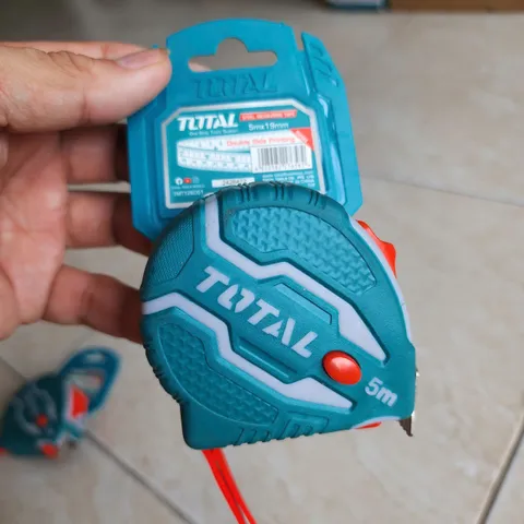 Thước cuộn thép Total TMT126051 5m - Dụng cụ cầm tay chính hãng với lưỡi thép chống mài mòn và khóa cố định tiện lợi cho đo lường chính xác