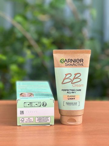 Kem Nền BB Cream Garnier Classic - Chống Nắng SPF 15, Dưỡng Ẩm, Che Khuyết Điểm, 50ml