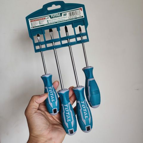 Bộ Tuốc Nơ Vít Dẹp & Bake 4 Chi Tiết TOTAL THT250604 - Thiết Kế Mới, Tay Cầm Chống Trượt, Chất Liệu CRV Bền Bỉ Ổn Định