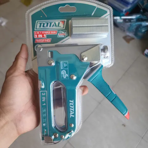 Kìm Bấm Ghim Đa Năng 3 Trong 1 Total THT31143 - Công Cụ Cầm Tay Bền Bỉ, Chất Lượng Cao, Phù Hợp Bọc Ghế, Gỗ, Da, Vải