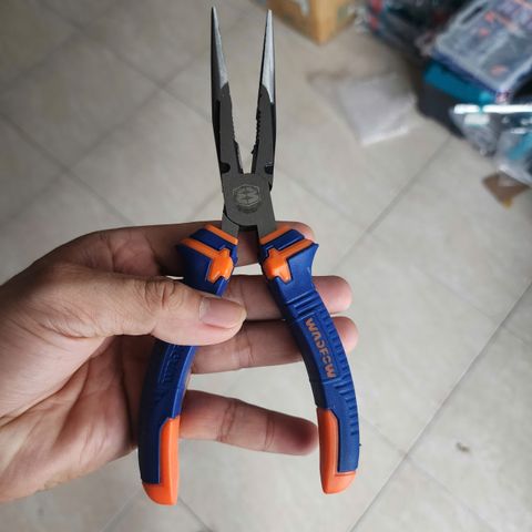 Kìm Mũi Nhọn 8 Inch Wadfow WPL2C08 - Dụng Cụ Cầm Tay Bền Chắc Chất Liệu Thép Carbon, Phủ Chống Gỉ, Tay Cầm Chống Trượt