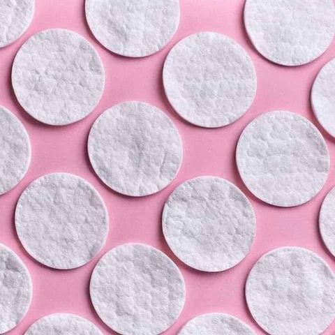 Bông Tẩy Trang Isana 140 Miếng - Làm Sạch Sâu, 100% Cotton Mềm Mịn, Duy Trì Độ Ẩm, Phù Hợp Cho Da Nhạy Cảm