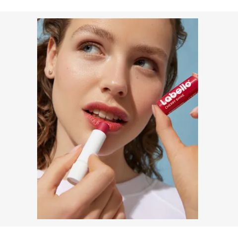 Son Dưỡng Môi Labello Cherry Shine 4.8g - Giảm Khô Nẻ, Giữ Ẩm, Dưỡng Môi Hàng Ngày, Xuất Xứ Đức