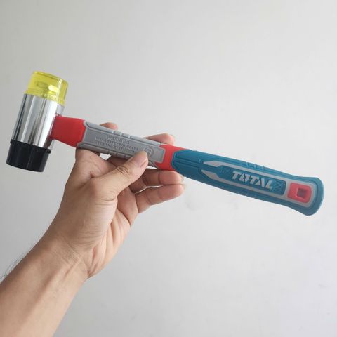 Búa nhựa và cao su 40mm Total THRUH6940 - Bền chắc, đầu búa mềm bảo vệ bề mặt, lý tưởng cho công việc cơ khí và DIY