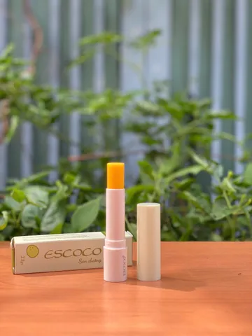 Son Dưỡng Gấc Escoco Vietnam - Dưỡng Ẩm Tự Nhiên, Chống Oxy Hóa, An Toàn Với Dầu Gấc & Vitamin E - Thoa Mỗi Ngày Để Môi Mềm Mại