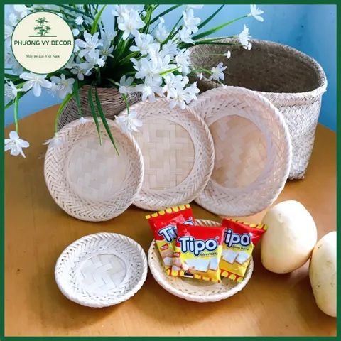 Khay tre hình tròn trang trí đựng bánh kẹo và đồ ăn - Phương Vy Decor, vật dụng đa năng cho bàn ăn và chụp ảnh thực phẩm đẹp mắt