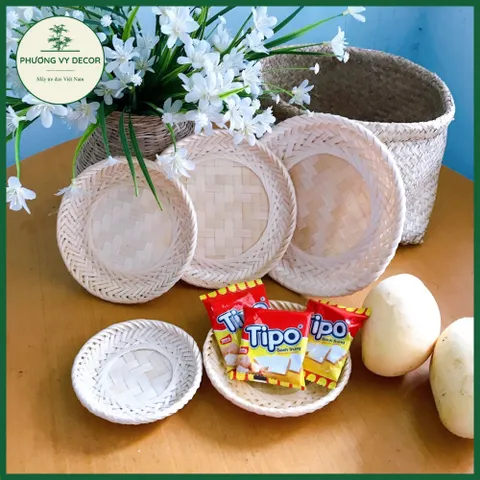 Khay tre hình tròn trang trí đựng bánh kẹo và đồ ăn - Phương Vy Decor, vật dụng đa năng cho bàn ăn và chụp ảnh thực phẩm đẹp mắt