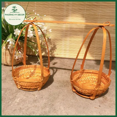 Quang Gánh Tre Trang Trí Cắm Hoa - Đồ Chơi Trẻ Em An Toàn, Kèm Nón Lá, Phù Hợp Để Bày Ngũ Quả Bàn Thờ Thần Tài