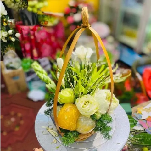 Quang Gánh Tre Trang Trí Cắm Hoa - Đồ Chơi Trẻ Em An Toàn, Kèm Nón Lá, Phù Hợp Để Bày Ngũ Quả Bàn Thờ Thần Tài
