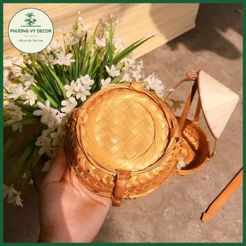 Quang Gánh Tre Trang Trí Cắm Hoa - Đồ Chơi Trẻ Em An Toàn, Kèm Nón Lá, Phù Hợp Để Bày Ngũ Quả Bàn Thờ Thần Tài