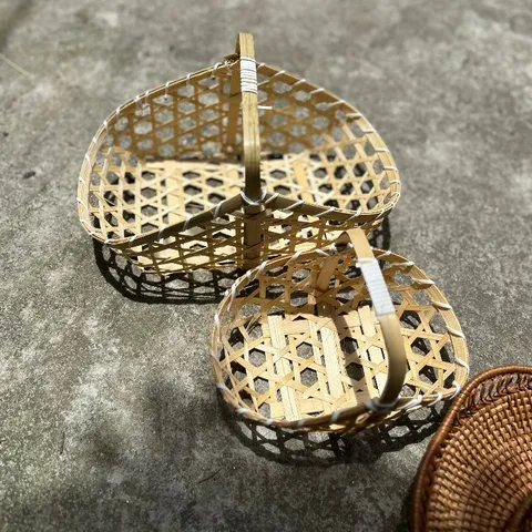 Làn tre hình yên ngựa trang trí, bày hoa quả ban thờ thần tài Phương Vy Decor