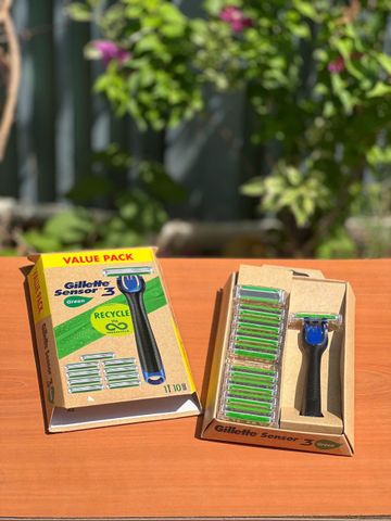 Bộ dao cạo râu Gillette Sensor 3 - Dao cạo chính xác 3 lưỡi thép Chrome với công nghệ Comfortgel, tay cầm chống trượt, tiện lợi và an toàn.