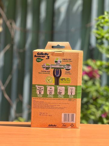 Bộ dao cạo râu Gillette Sensor 3 - Dao cạo chính xác 3 lưỡi thép Chrome với công nghệ Comfortgel, tay cầm chống trượt, tiện lợi và an toàn.