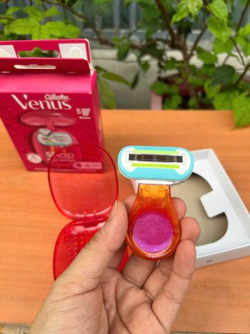 Dao cạo Gillette Venus Snap Extra Smooth 5 lưỡi + Hộp bảo quản tiện lợi - Giải pháp hoàn hảo cho làn da nhạy cảm