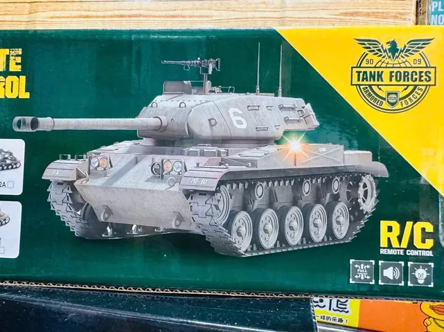 Đồ chơi xe tăng điều khiển từ xa Tank Remote Control 555 với hiệu ứng đèn sáng - Đồ chơi quân đội cho trẻ em, màu giao ngẫu nhiên.